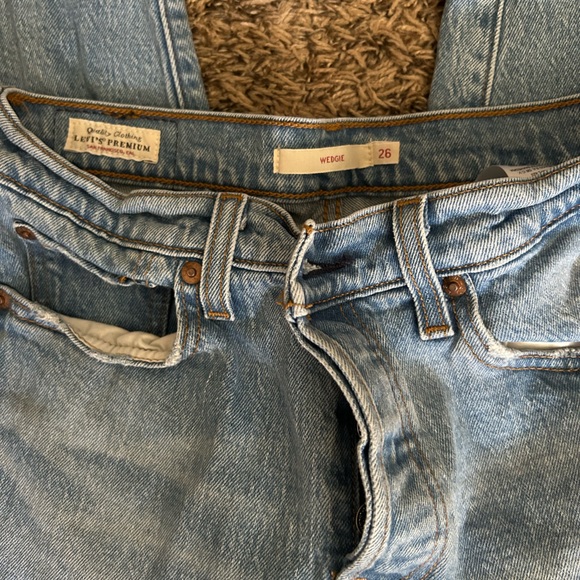 Levi Wedgie fit Jeans light and medium wash set - Picture 6 of 6